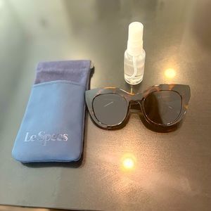 Brand new Le Specs sunglasses with case and cleaning spray. 
Never worn!